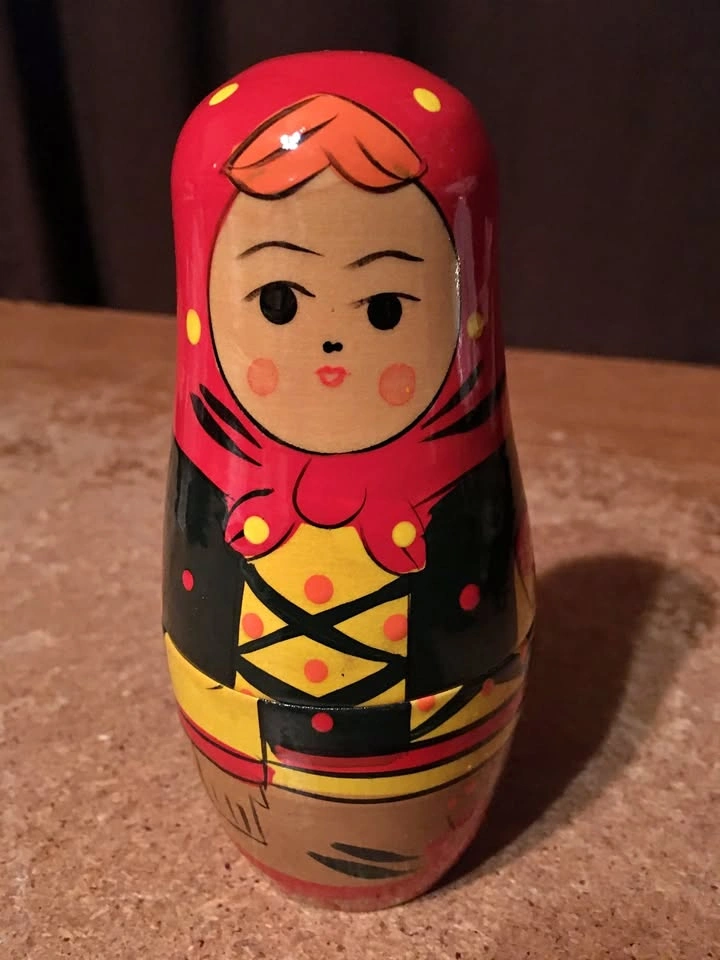 SET OF 5 RUSSIAN NESTING DOLLS HANDPAINTED WOODEN DOLLS