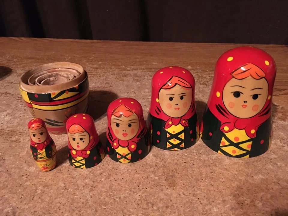 SET OF 5 RUSSIAN NESTING DOLLS HANDPAINTED WOODEN DOLLS - photo 2