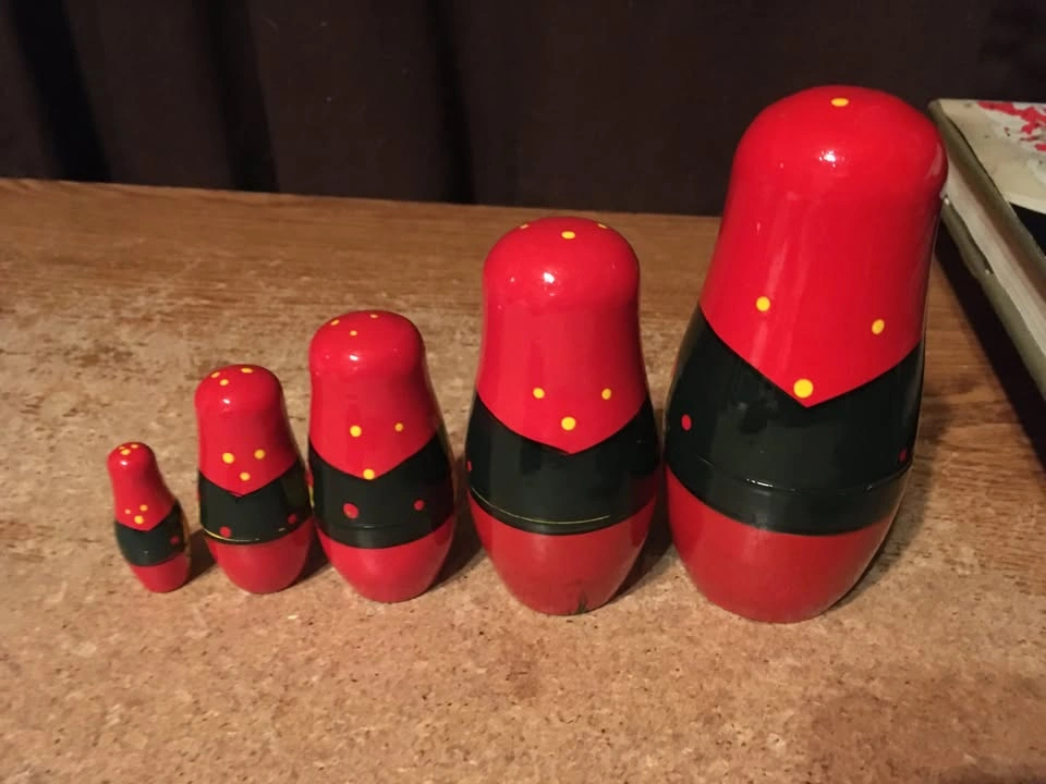 SET OF 5 RUSSIAN NESTING DOLLS HANDPAINTED WOODEN DOLLS - photo 4