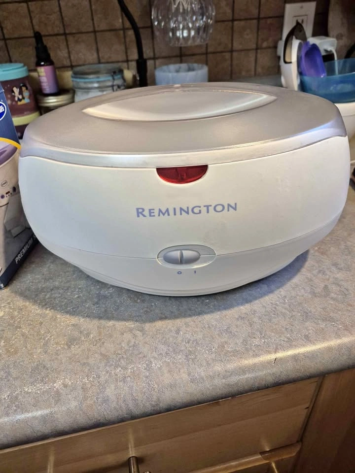 Remington Parrafin Wax Spa with Lots of NEW Refill Wax