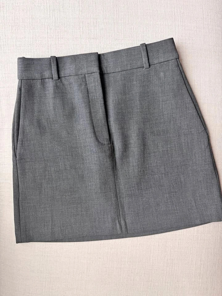 Aritzia Chisel Skirt Size 0