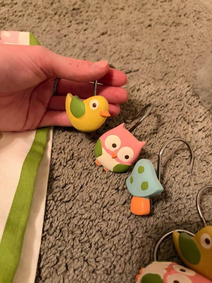 Shower curtain and hooks - photo 4