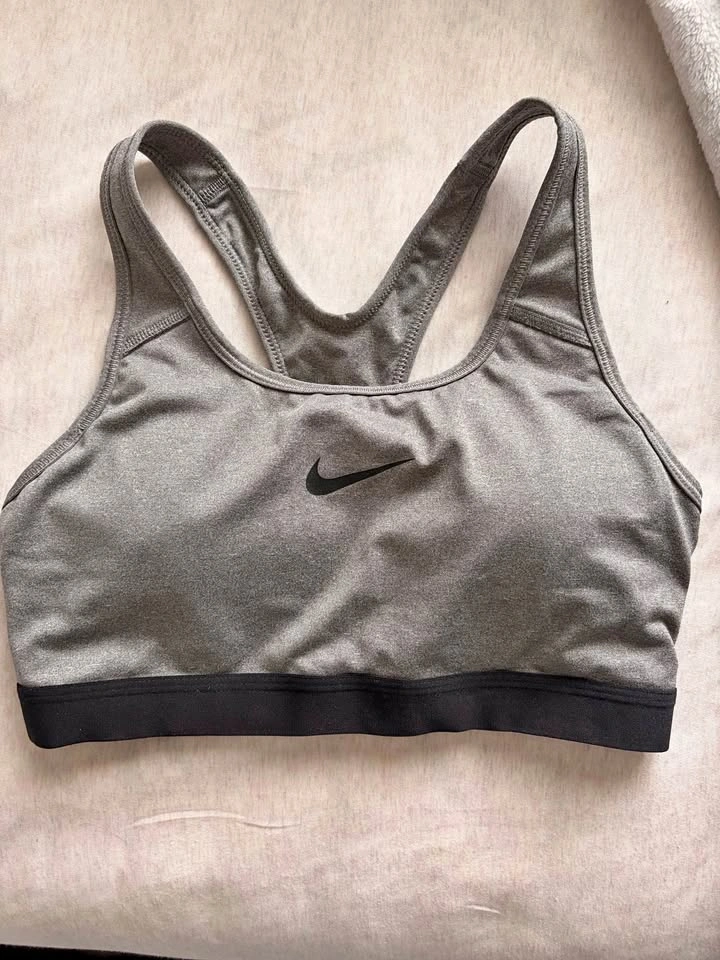 Women’s Nike sports bra Medium