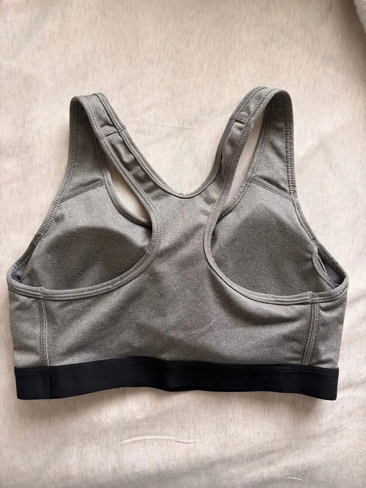 Women’s Nike sports bra Medium - photo 2