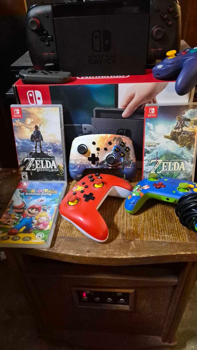 HAC-001 Launch Model Nintendo Switch v1 w/ Box & Games.