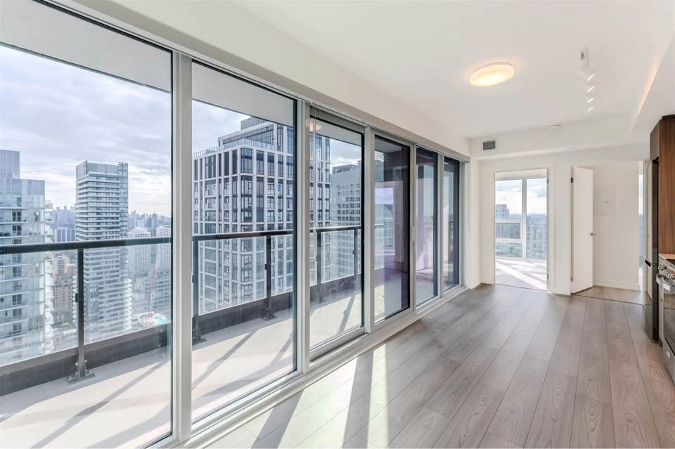 Private room for rent in Midtown Toronto - photo 4