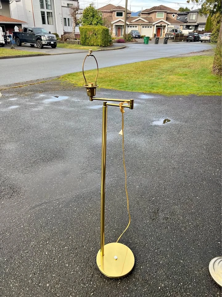 Vintage 54″ Round Base Brass Swivel Arm Standard Lamp