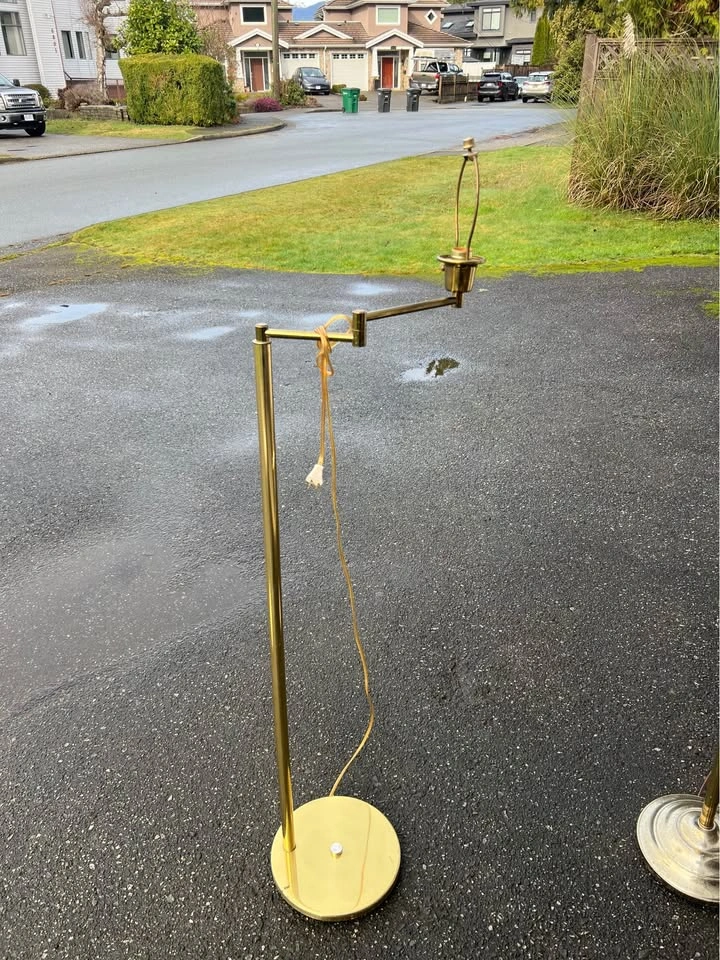 Vintage 54″ Round Base Brass Swivel Arm Standard Lamp - photo 2