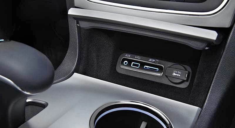 Jeep Grand Cherokee Media Hub : 68258696AA