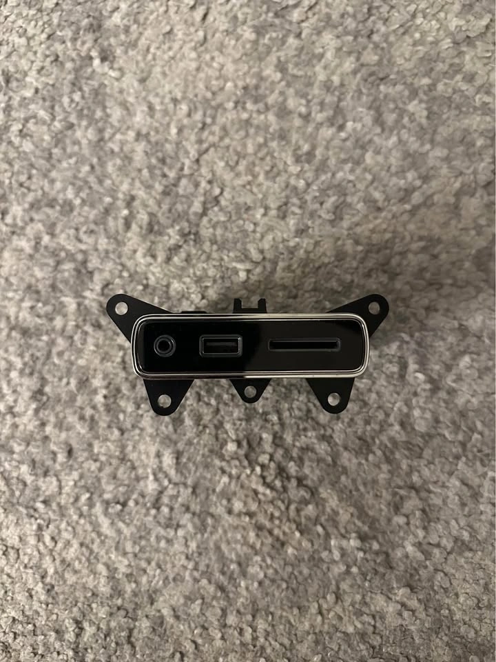 Jeep Grand Cherokee Media Hub : 68258696AA - photo 3
