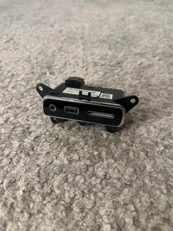 Jeep Grand Cherokee Media Hub : 68258696AA - photo 5