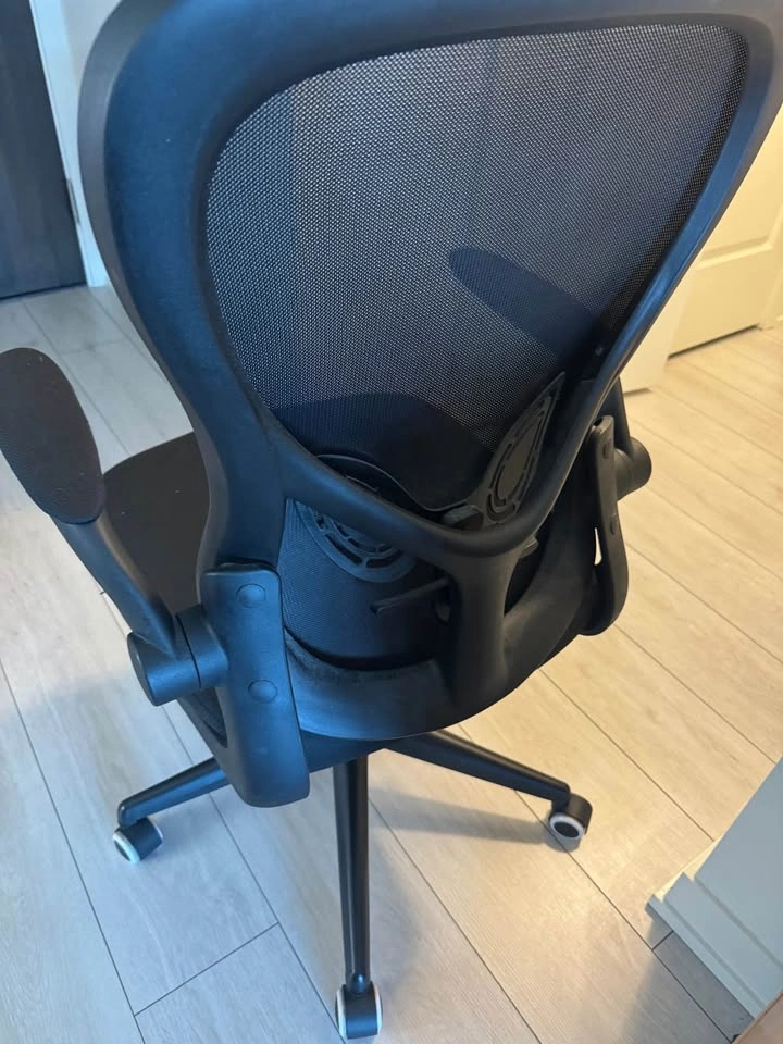 Ergonomic Office Chair with Movable Arms - photo 3