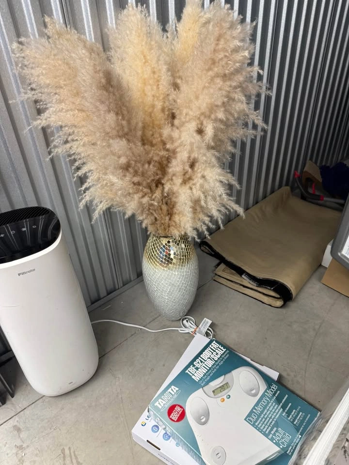 Floor vase with grass stems - photo 2