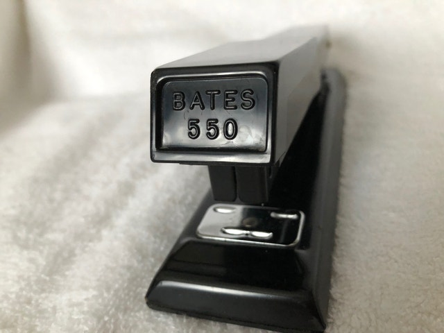Vintage Bates 500 Metal Stapler + Box of Staples (Brampton) - photo 4