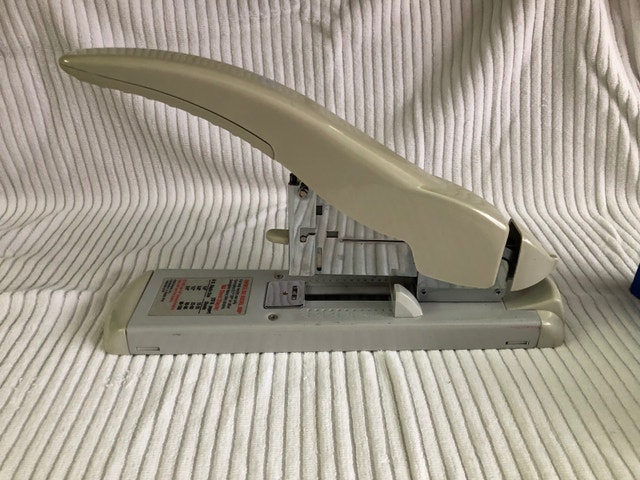 Swingline Model 390 Heavy Duty Stapler + Staples (Brampton) - photo 2