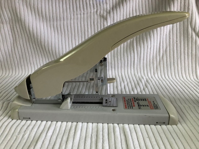 Swingline Model 390 Heavy Duty Stapler + Staples (Brampton) - photo 3
