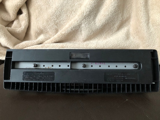 Swingline Heavy Duty 3 Hole Punch (Brampton) - photo 4