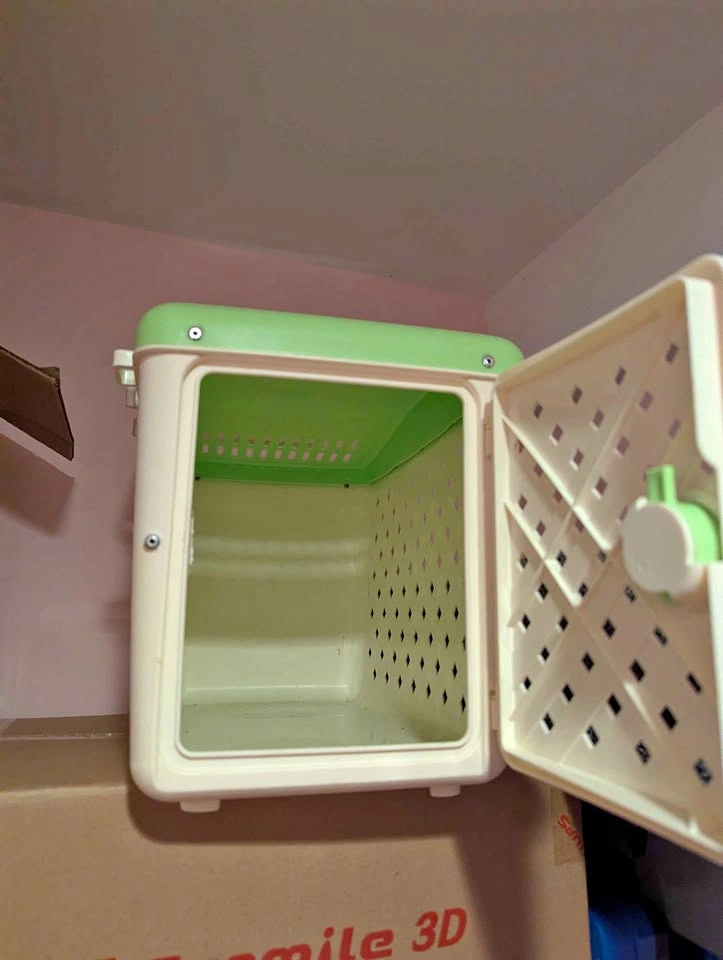 Pet Carriers & Crates Various Sizes Good Condition