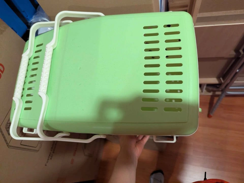 Pet Carriers & Crates Various Sizes Good Condition - photo 3