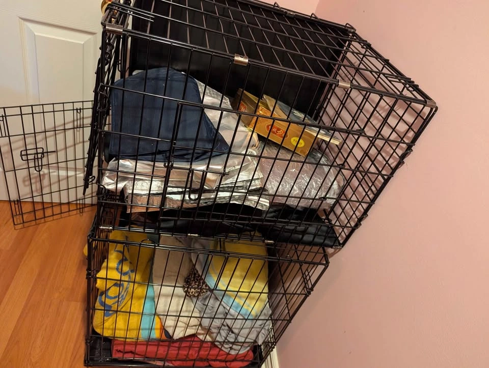 Pet Carriers & Crates Various Sizes Good Condition - photo 4
