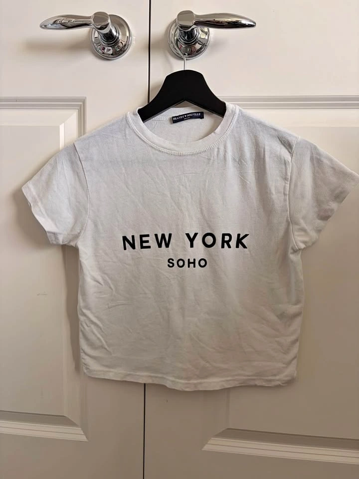 Brandy Melville New York SoHo Women's Tee (cropped)