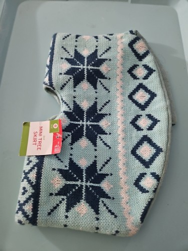20" Snowflake Blue Knit Mini Tree Skirt