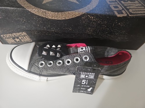 Womens Converse sneakers size 5 1/2