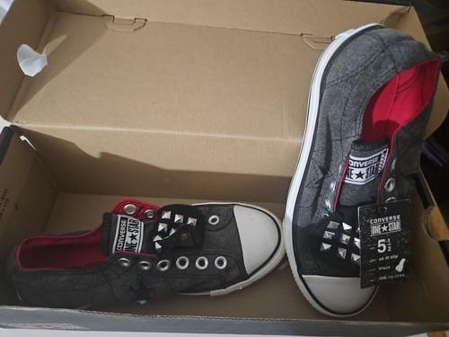 Womens Converse sneakers size 5 1/2 - photo 4