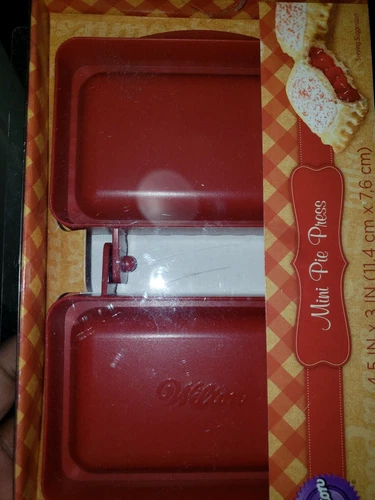 Wilton Mini Sweet or Savory Pie Tart Press NIB