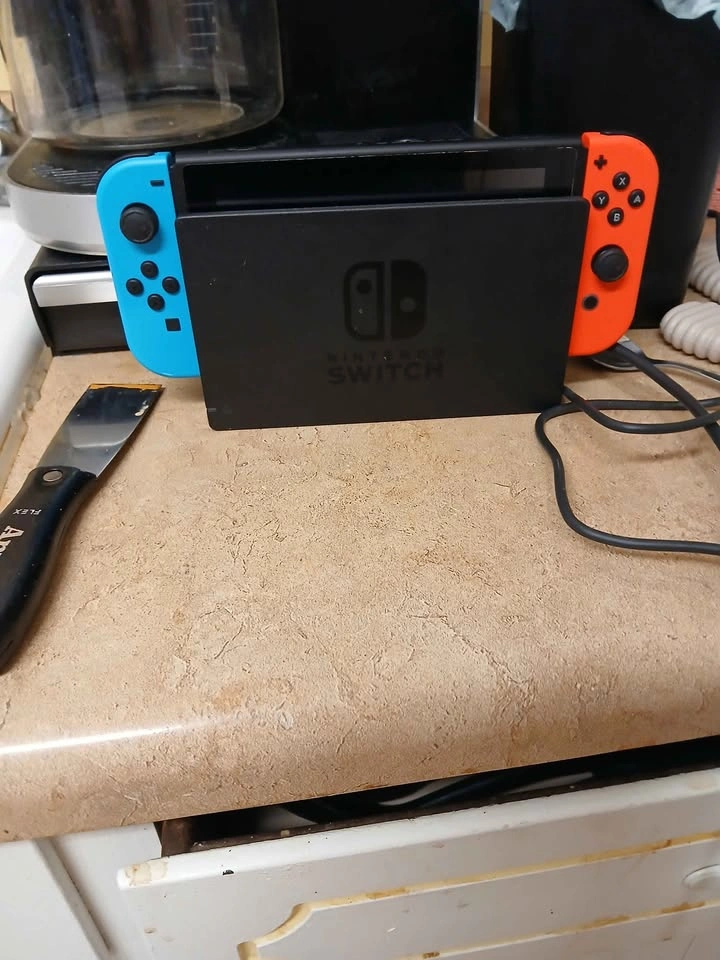 Nintendo Switch - photo 2