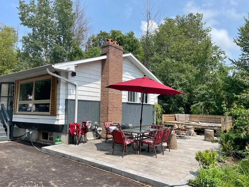 3 Beds 2 Baths - House