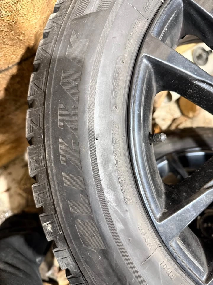 17” Bridgestone winter tires and bmw rims - photo 4