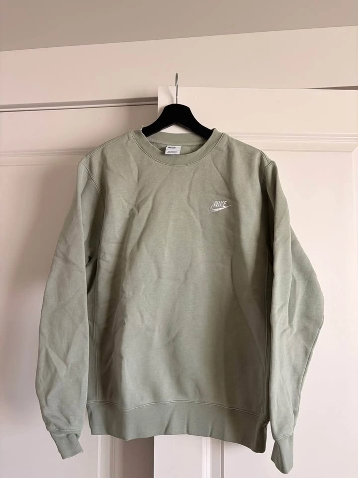 Nike crew neck (light sage green) size small - photo 2