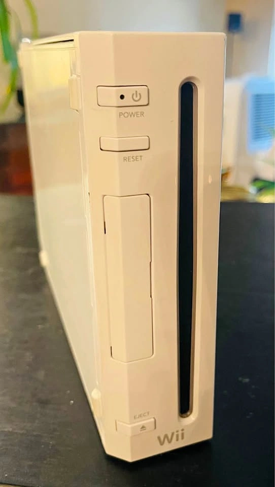 Nintendo Wii Bundle - 3 Controllers + Accessories