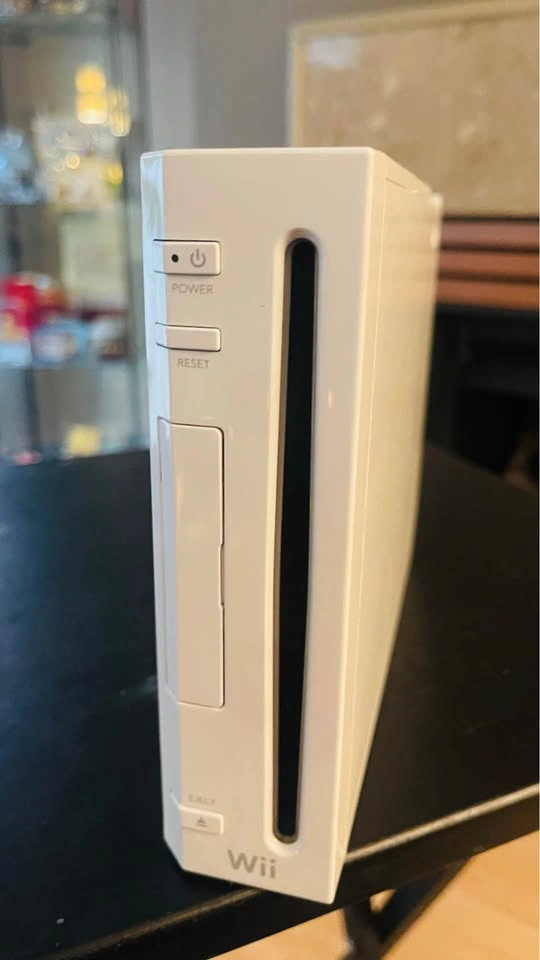 Nintendo Wii Bundle - 3 Controllers + Accessories - photo 4