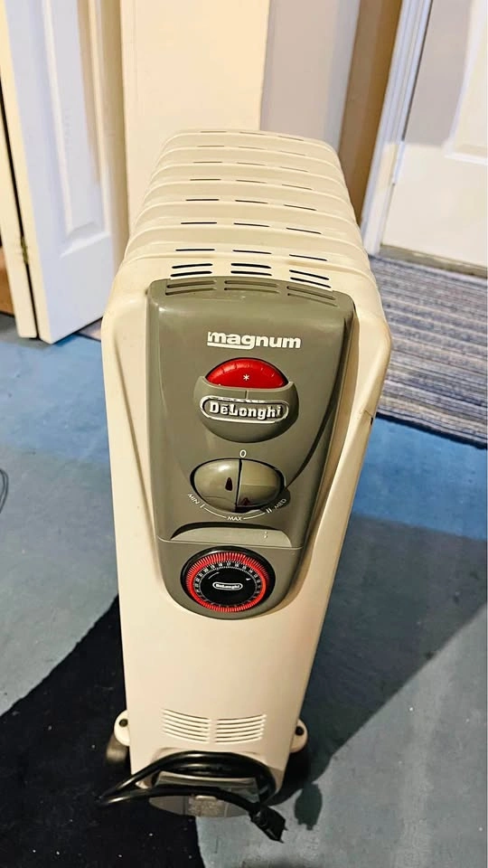 DeLonghi Oil Heater 1500W