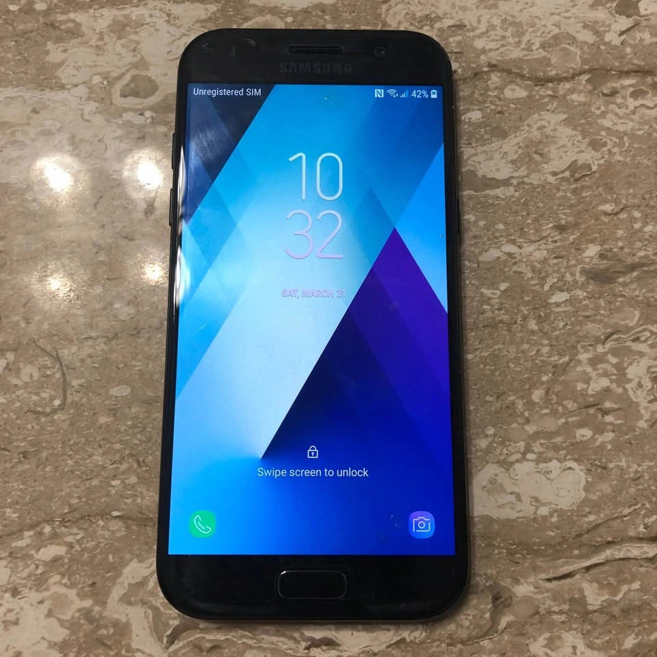 SAMSUNG A5 2017 UNLOCKED Phone - photo 2