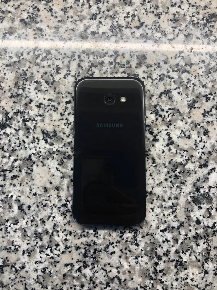 SAMSUNG A5 2017 UNLOCKED Phone - photo 4
