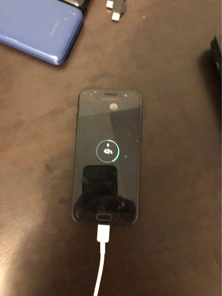 SAMSUNG A5 2017 UNLOCKED Phone - photo 5