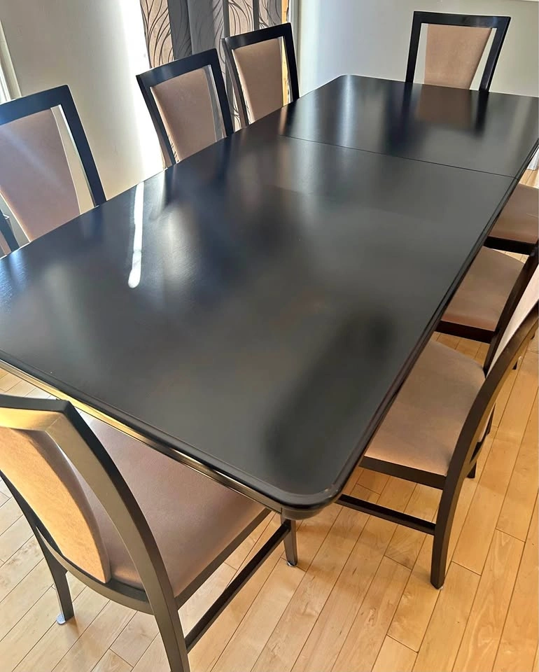 Dining Room Table for Sale !