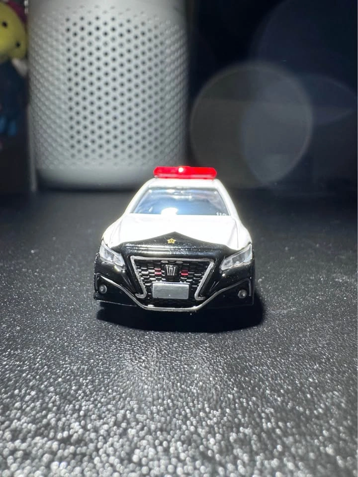 Tomica Premium Toyota Crown Police Car - photo 2