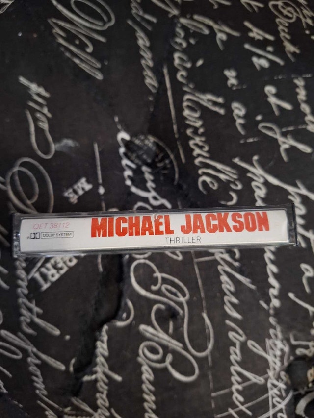Michael Jackson Thriller Cassette 1st Edition 1982 - photo 3