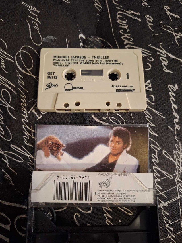 Michael Jackson Thriller Cassette 1st Edition 1982 - photo 5