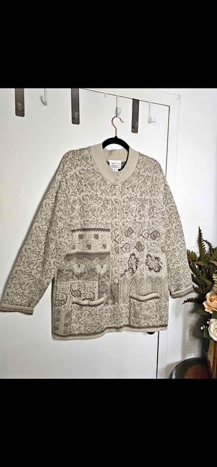 Size Large Vintage Minimalist Cardigan Sweater