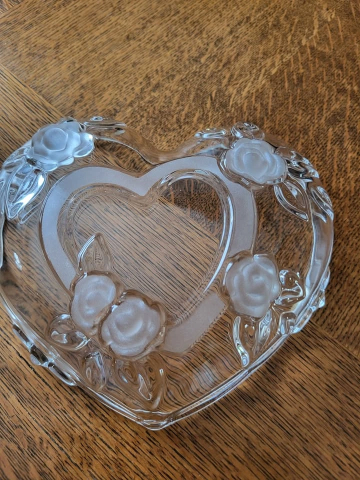 Heart Shaped Glass Dish Frosted Roses - photo 2