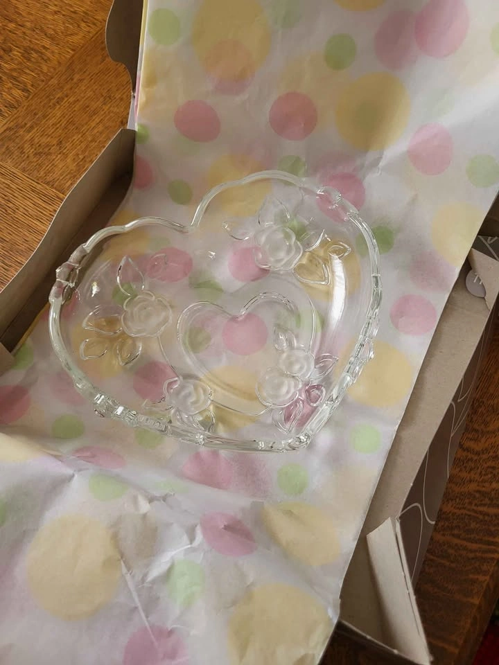 Heart Shaped Glass Dish Frosted Roses - photo 5