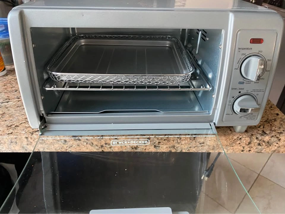 Black and decker toaster oven - photo 2
