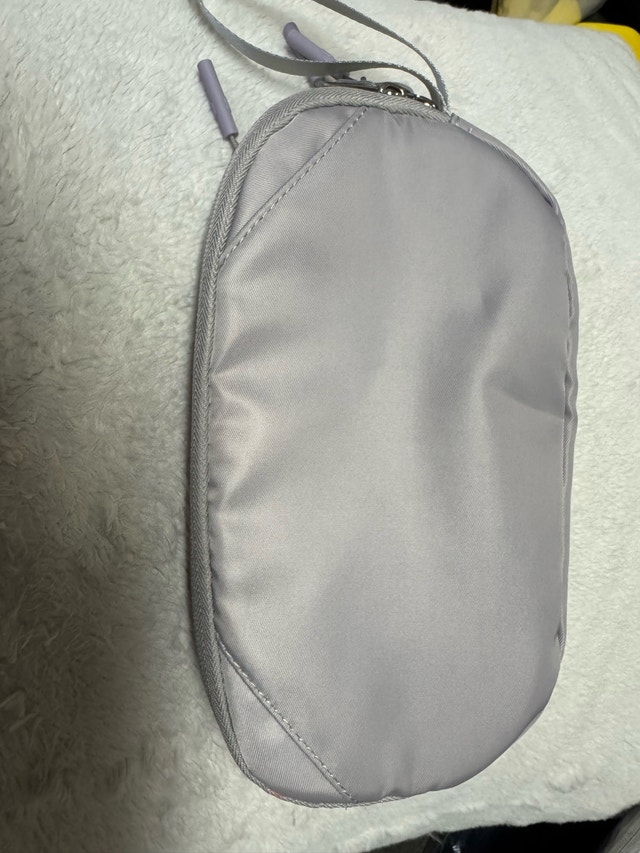Sleek Silver Padded Portable Multi-Purpose Travel Bag - photo 2