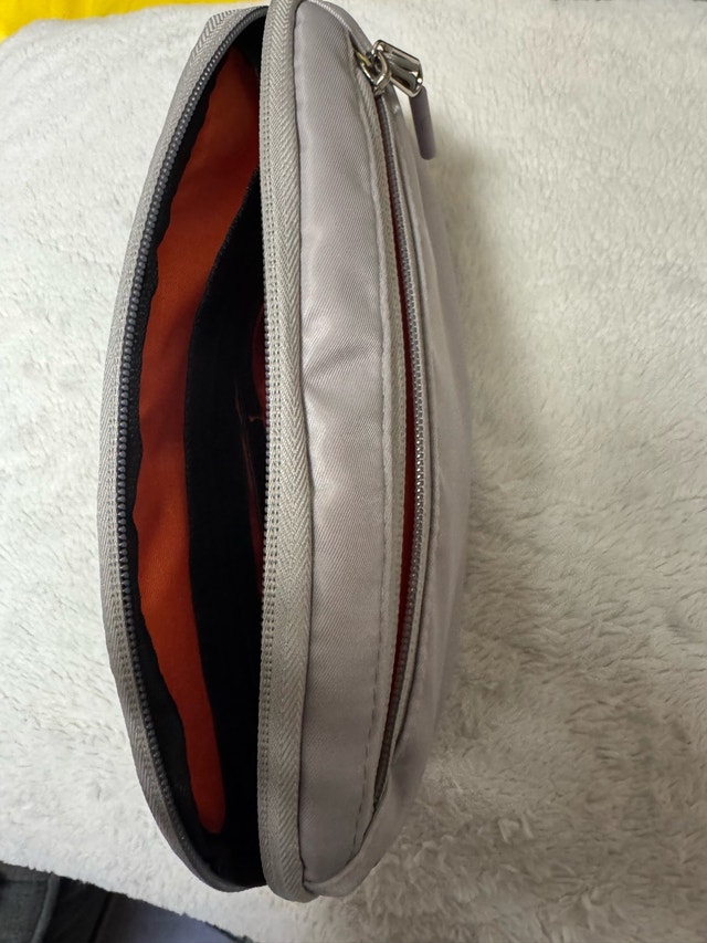 Sleek Silver Padded Portable Multi-Purpose Travel Bag - photo 3
