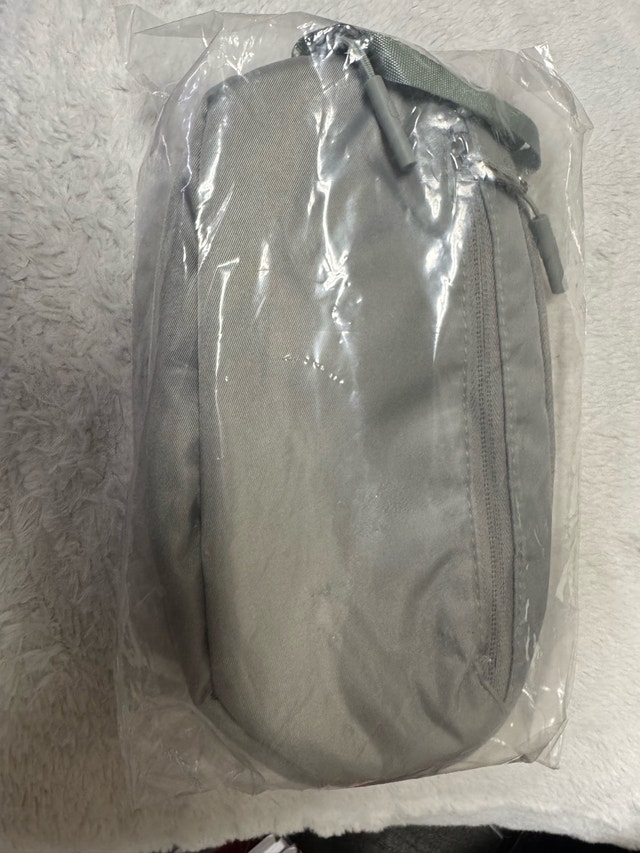 Sleek Silver Padded Portable Multi-Purpose Travel Bag - photo 5
